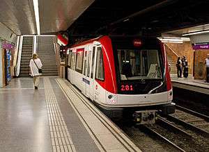 9000 series train at Paral·lel