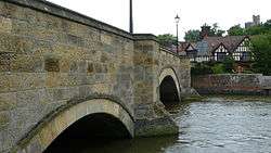 Picture of bridge over the River Arun at Arundel, downstream from the bridge was the "port" of Arundel, which was accessed from the sea, and, in former times, by canal. Upstream, the River Arun was formerly linked to the River Wey by the Wey and Arun canal.