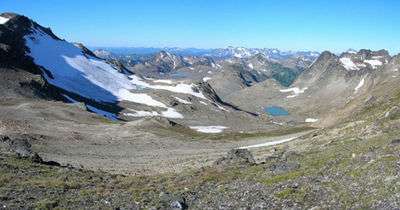 White Chuck Glacier in 2006; the glacier has retreated 1.9 kilometres (1.2 mi).